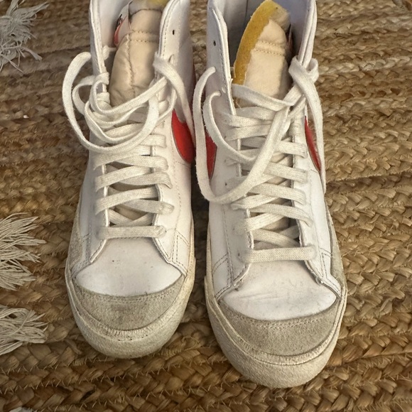 Nike Sz 9/10.5 Blazers Mid '77 White Habanero Red Sail Sneakers CZ1055 101 - Picture 9 of 10